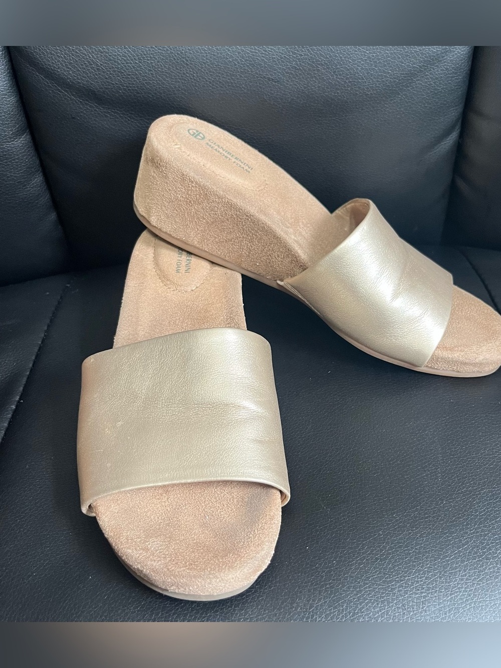 Giani Bernini Giulia gold metallic slip-on wedge slide sandals size 5M